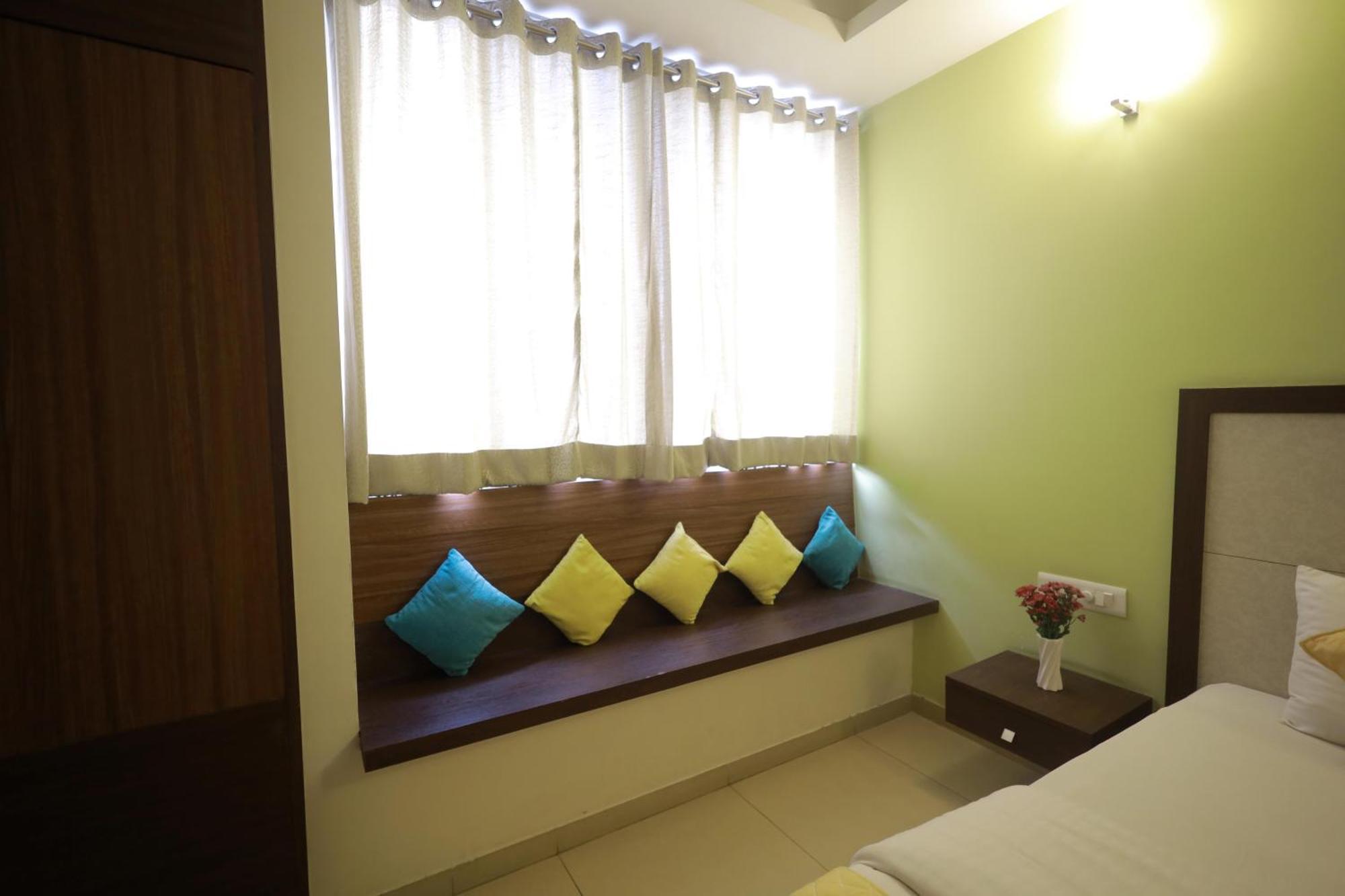 Ixora Suites Bangalore Exterior photo